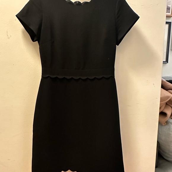 Club Monaco Santina Cap-Sleeve Fit-and-Flare Scalloped Dress Size 2 - Picture 4 of 5